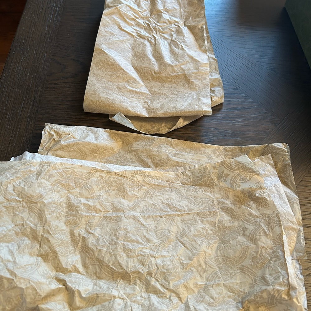 🎉HOST PICK🎉 GUCCI SHOEBOX WITH ORIGINAL TISSUE /PAPERWORK AND SHOE DUST BAGS - Picture 5 of 16